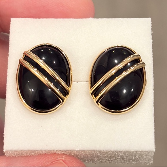 Vintage 14K Onyx Earrings, 1980s Style, Striped Gold Black, Oval Luxury Studs - Picture 4 of 14